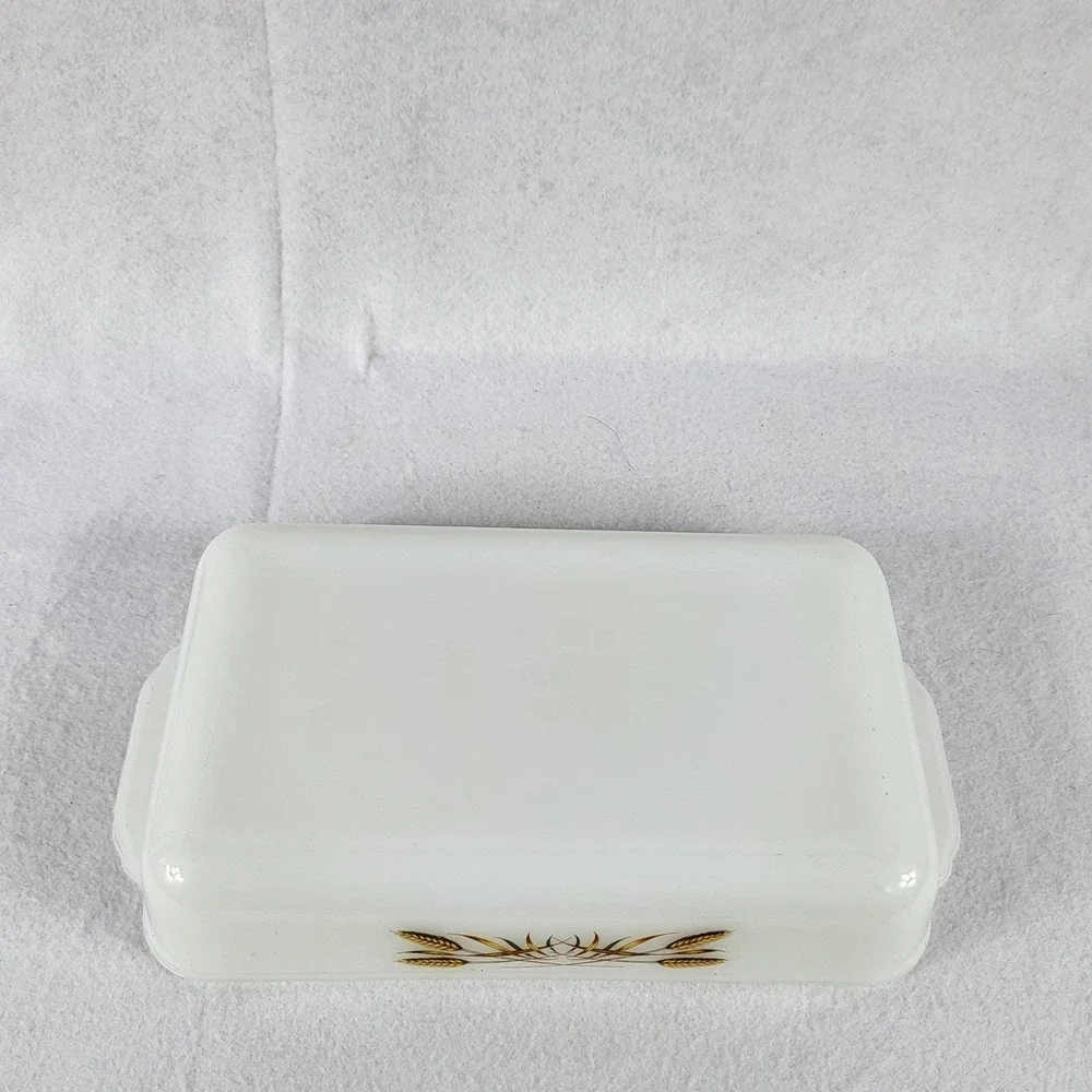 VTG Fire King Golden Wheat Casserole Dish #410 Milk Glass MCM Ovenware 1.5 Qt